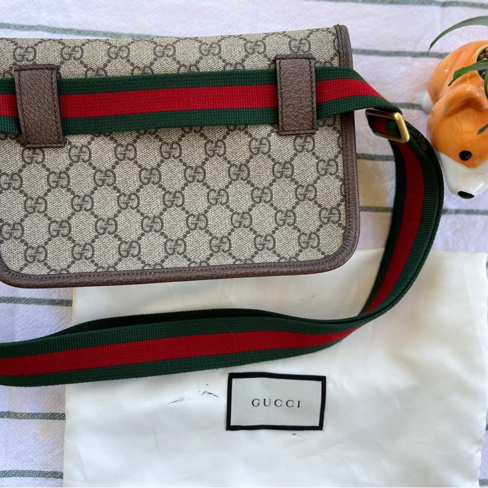 Gucci Supreme Belt Bag in good condition, comes with everything. - Picture 2 of 3